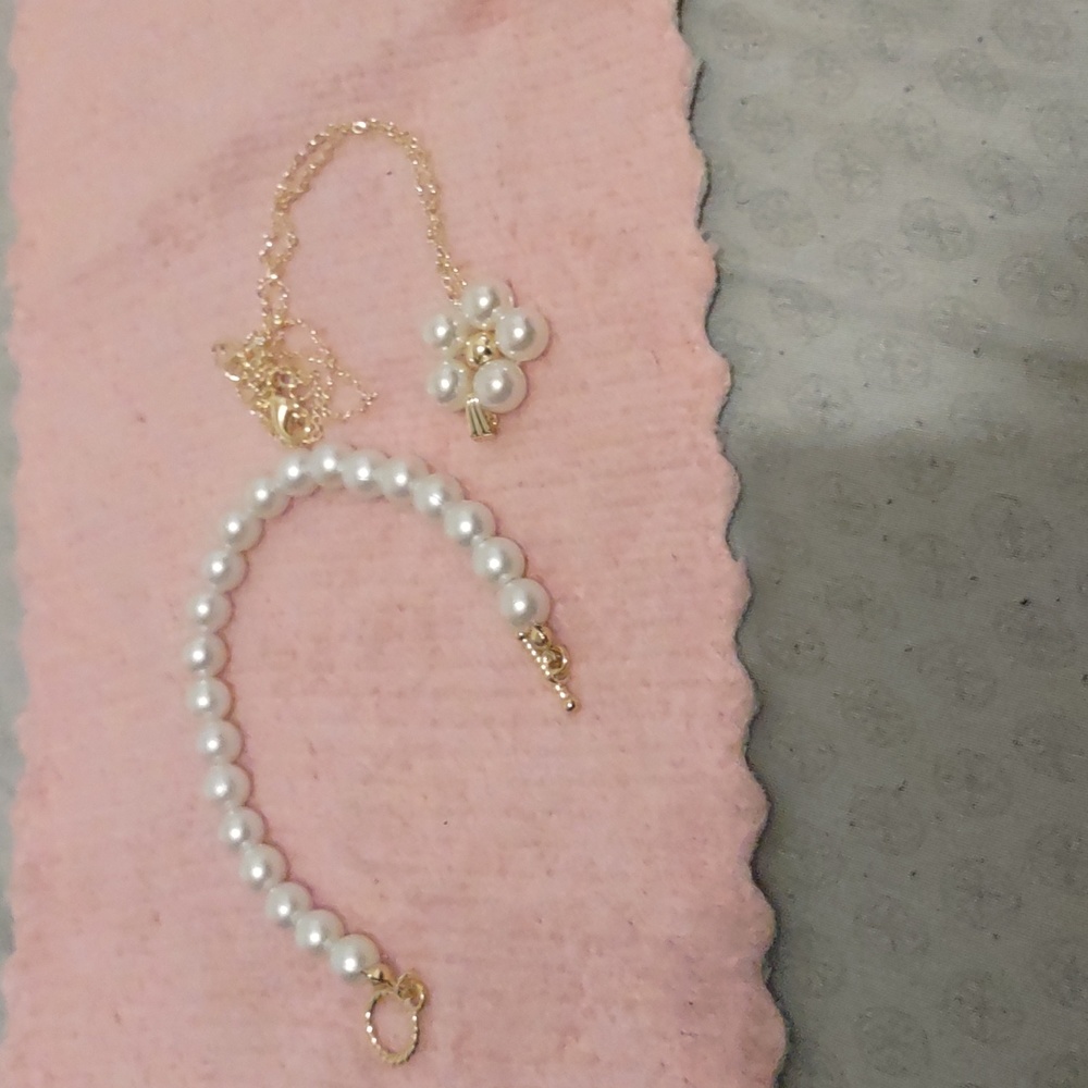 Unbranded fashion pearl necklace and a matching bracelet